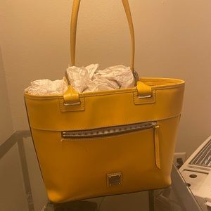 DB - beacon zip tote